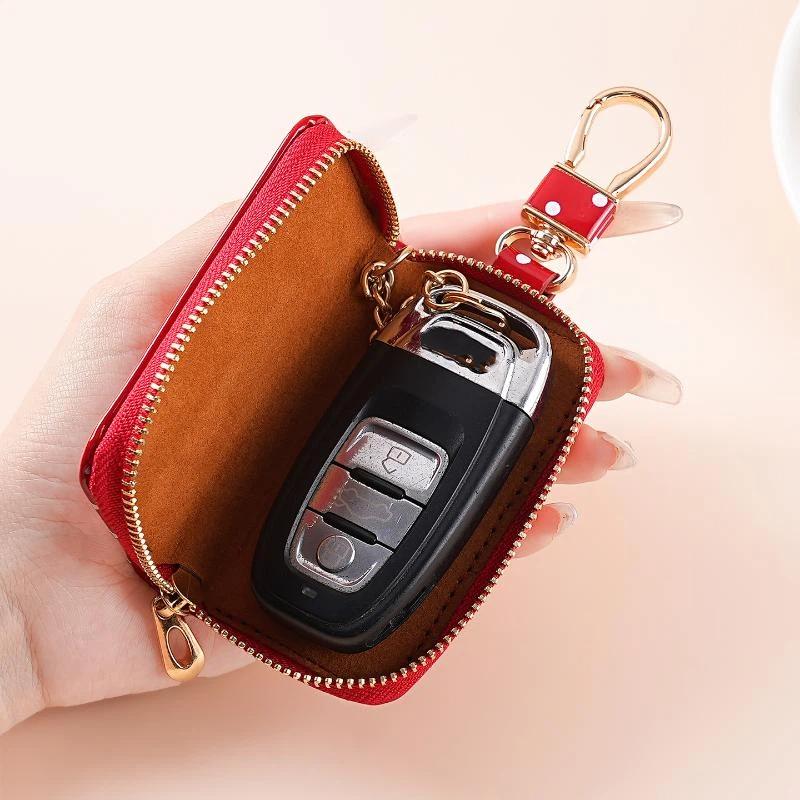 Gepunktetes, glänzendes Schlüs – Men Accessories In Store Bewertung und Preis